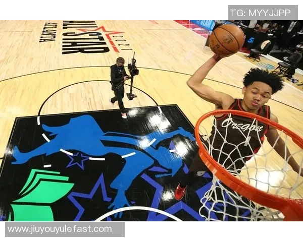 安芬尼西蒙斯:全力以赴展现团队风格篮球的决心与准备 安芬尼西蒙斯:全力以赴展现团队风格篮球的决心与准备