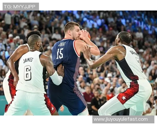 詹姆斯盛赞约基奇的比赛热爱观众应亲自感受他的篮球魅力